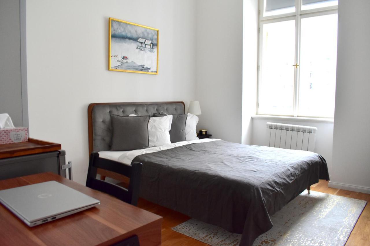 Lovely Apartment In Center Praga Exterior foto